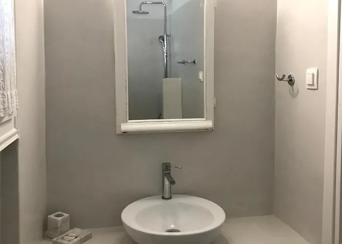 Svoronos 4* ناوسا