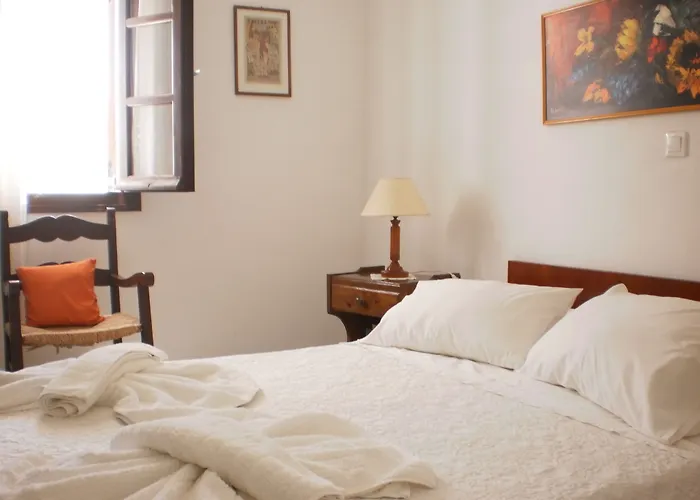 Svoronos 4* ناوسا